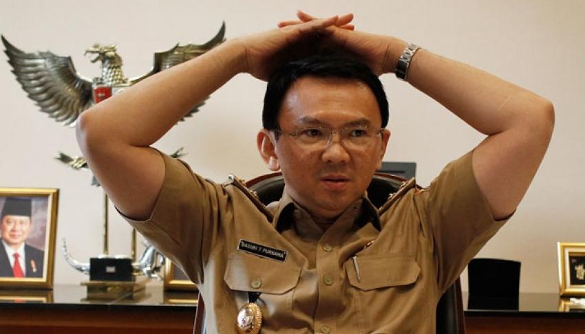 32ahok santai.jpg